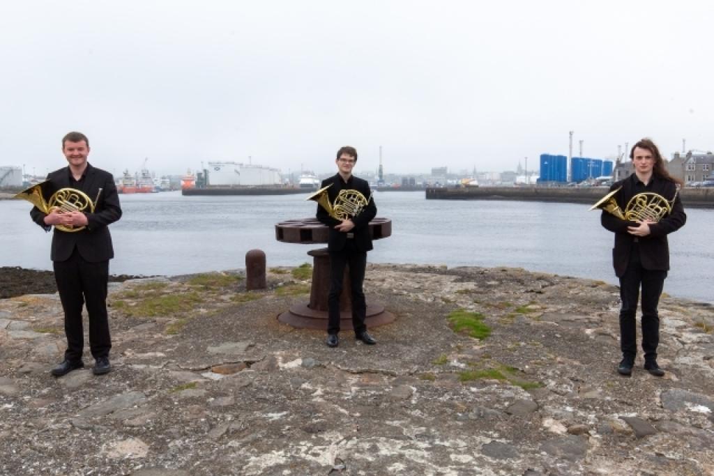 Horns in the Harbour 640 427