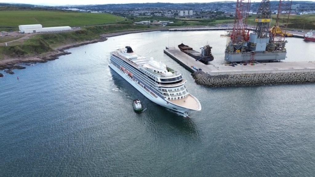 Viking Jupiter leaving South Harbour 29 May credit Mark Masson Photography