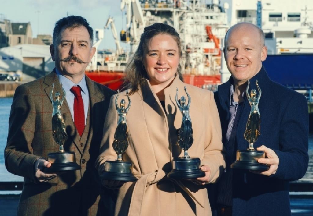 Sup PORT all Mark Turner and Jamie Baikie Signal Stephanie Flynn AHB 640 443